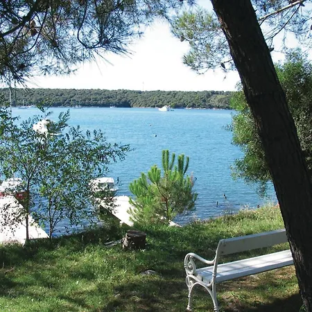 Kastanjez Iv Cr 아파트