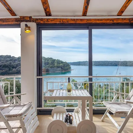 Apartment Stunning Apartment In Pula With Kitchen