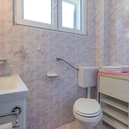 Stunning Apartment In Pula With Kitchen