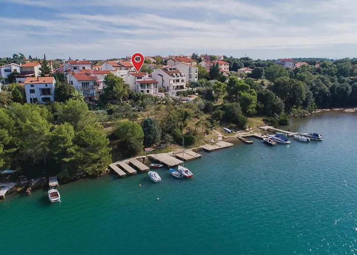 Apartment Kastanjez IV Cr * Pula