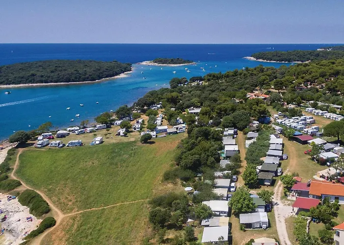 Kastanjez Iv Cr Пула